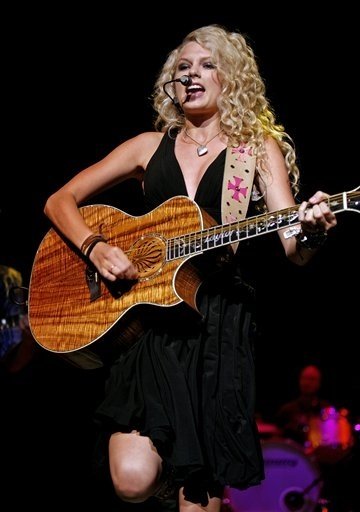 Taylor Swift — @ Bethel NY — photo 14