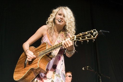 Taylor Swift — @ Charlotte NC — photo 2