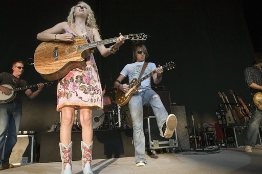 Taylor Swift — @ Charlotte NC — photo 3