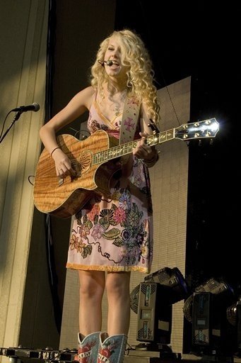 Taylor Swift — @ Charlotte NC — photo 4