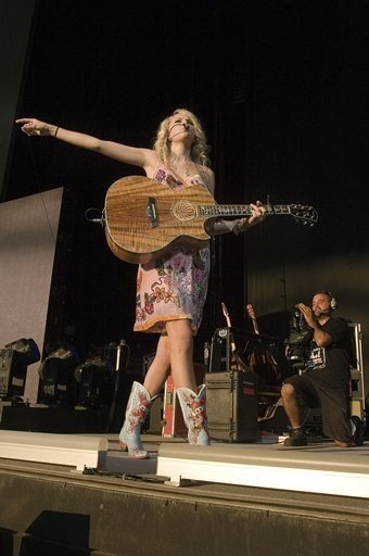Taylor Swift — @ Charlotte NC — photo 5