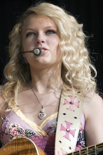 Taylor Swift — @ Charlotte NC — photo 10