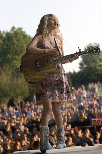 Taylor Swift — @ Charlotte NC — photo 11