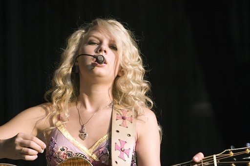 Taylor Swift — @ Charlotte NC — photo 12