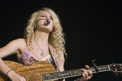 Taylor Swift — @ Charlotte NC — photo 13