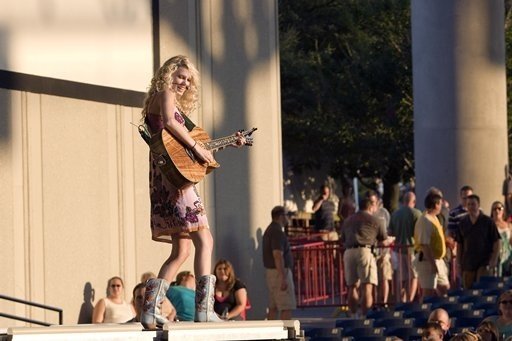 Taylor Swift — @ Charlotte NC — photo 14