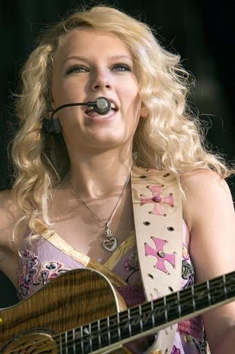 Taylor Swift — @ Charlotte NC — photo 15
