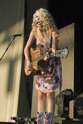 Taylor Swift — @ Charlotte NC — photo 16