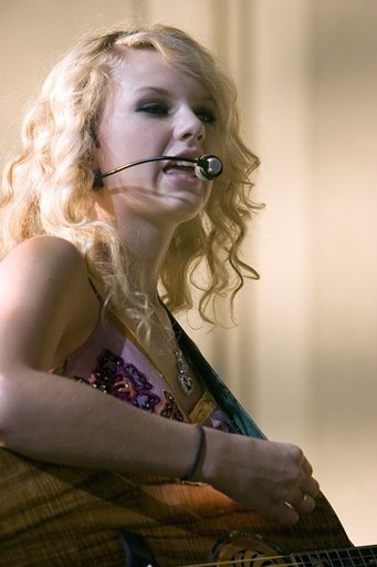 Taylor Swift — @ Charlotte NC — photo 17