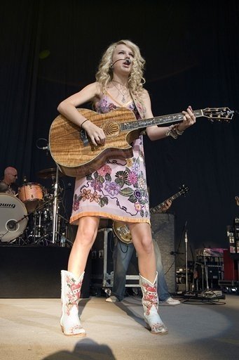 Taylor Swift — @ Charlotte NC — photo 18