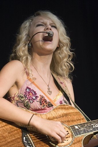 Taylor Swift — @ Charlotte NC — photo 24