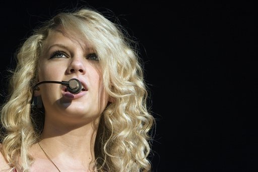 Taylor Swift — @ Charlotte NC — photo 25