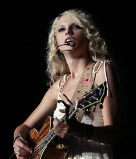 Taylor Swift — @ Chula Vista, CA — photo 6