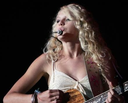 Taylor Swift — @ Chula Vista, CA — photo 7