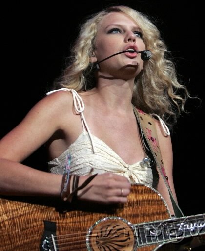Taylor Swift — @ Chula Vista, CA — photo 13