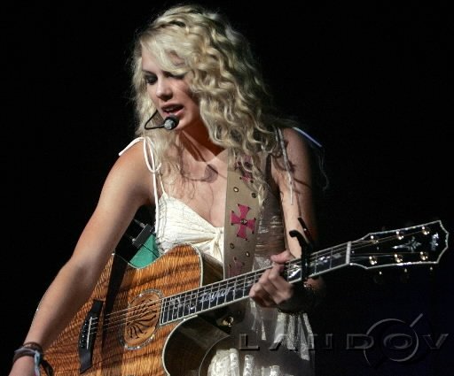 Taylor Swift — @ Chula Vista, CA — photo 14