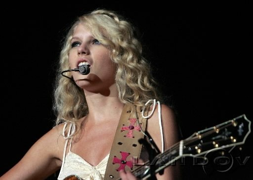Taylor Swift — @ Chula Vista, CA — photo 16