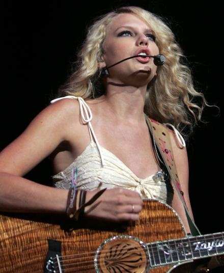 Taylor Swift — @ Chula Vista, CA — photo 17