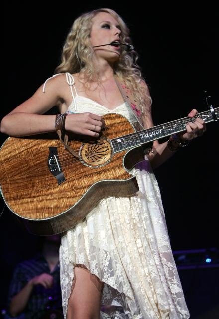 Taylor Swift — @ Chula Vista, CA — photo 18