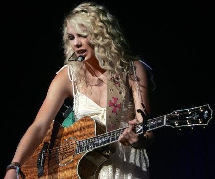 Taylor Swift — @ Chula Vista, CA — photo 19