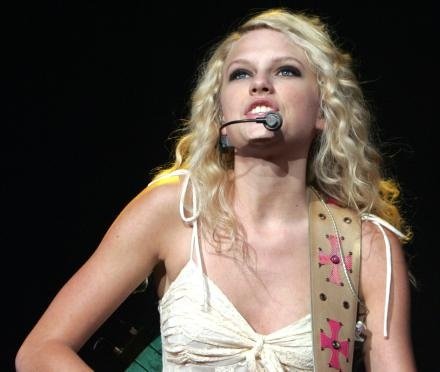 Taylor Swift — @ Chula Vista, CA — photo 21