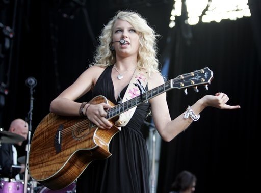 Taylor Swift — @ Costa Mesa CA — photo 9