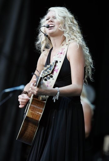 Taylor Swift — @ Costa Mesa CA — photo 12