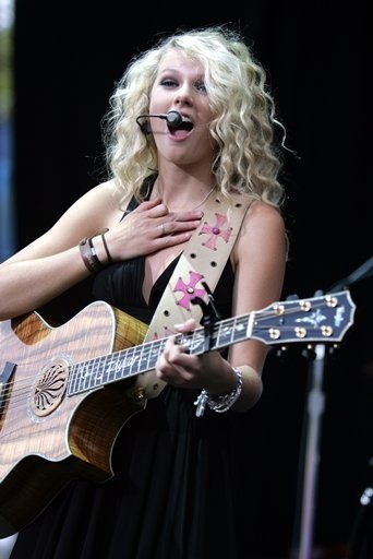Taylor Swift — @ Costa Mesa CA — photo 23