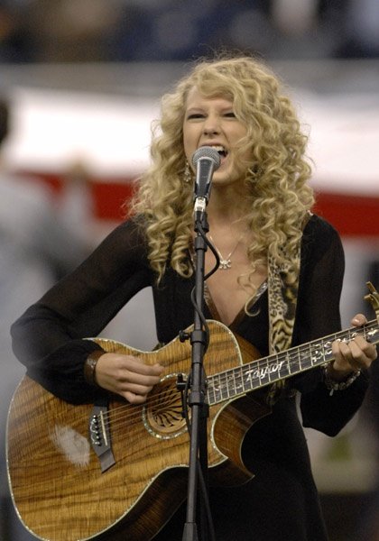 Taylor Swift — Detroit Lions Game on Thanksgiving Day — photo 4