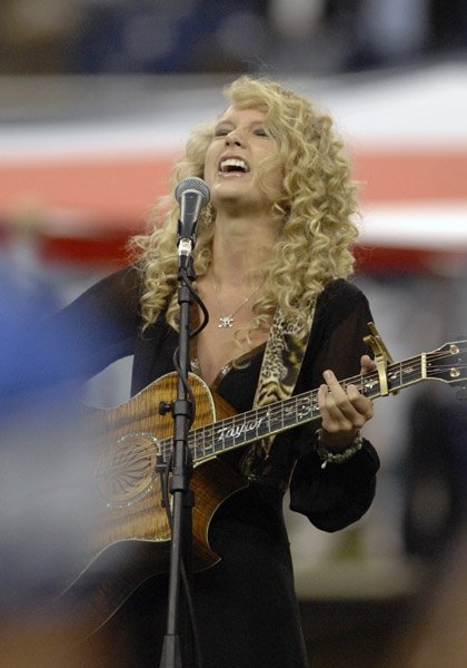 Taylor Swift — Detroit Lions Game on Thanksgiving Day — photo 6