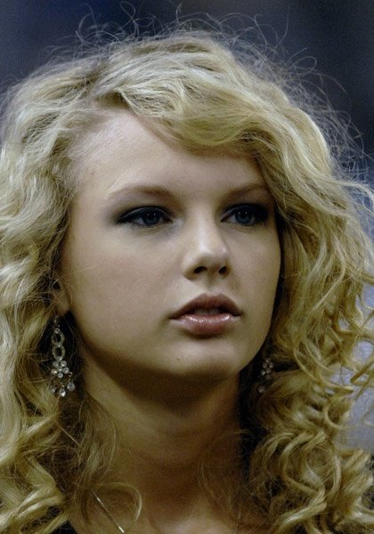 Taylor Swift — Detroit Lions Game on Thanksgiving Day — photo 8