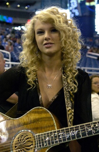 Taylor Swift — Detroit Lions Game on Thanksgiving Day — photo 10