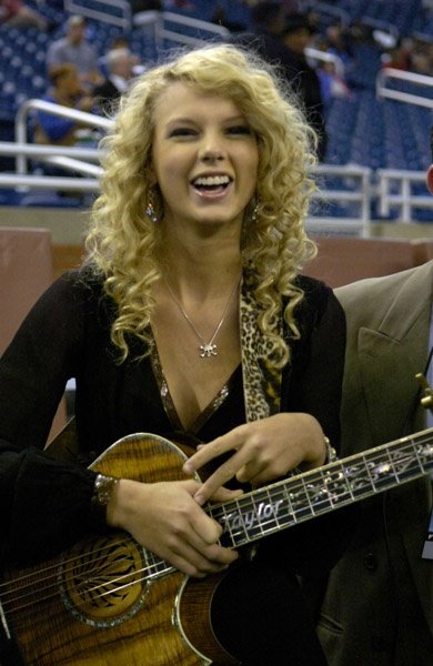 Taylor Swift — Detroit Lions Game on Thanksgiving Day — photo 11