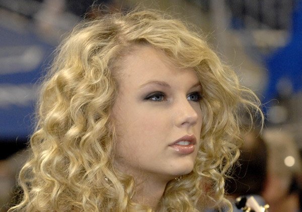 Taylor Swift — Detroit Lions Game on Thanksgiving Day — photo 12