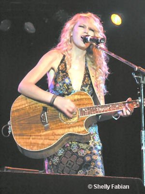 Taylor Swift — Gold Country Casino in Oroville, CA — photo 3