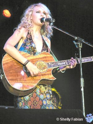 Taylor Swift — Gold Country Casino in Oroville, CA — photo 11