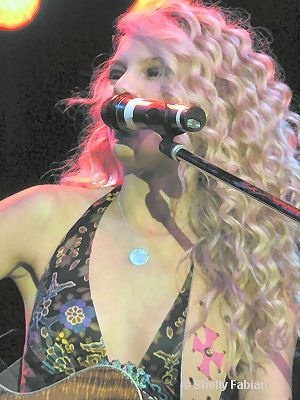 Taylor Swift — Gold Country Casino in Oroville, CA — photo 12