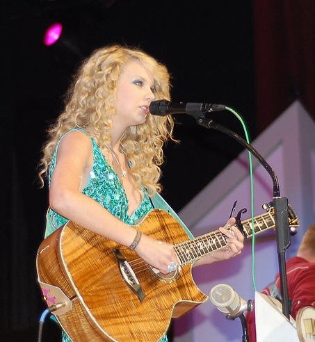 Taylor Swift — @ Grand Ole Opray — photo 2