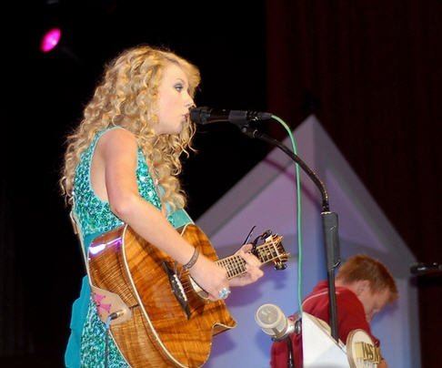 Taylor Swift — @ Grand Ole Opray — photo 3