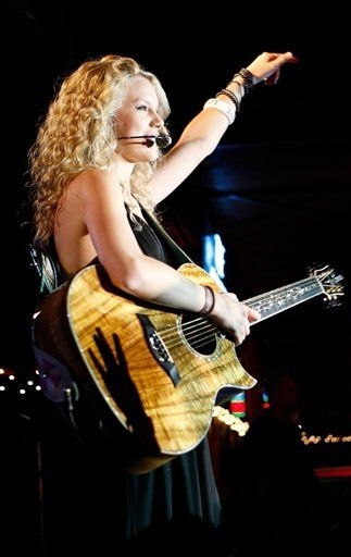 Taylor Swift — @ Grizzly Rose, DenverCo — photo 4