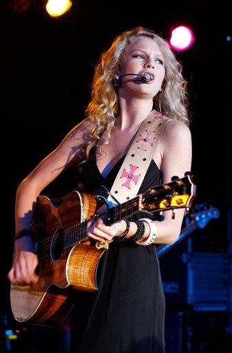 Taylor Swift — @ Grizzly Rose, DenverCo — photo 5