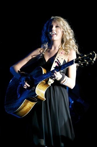 Taylor Swift — @ Grizzly Rose, DenverCo — photo 6