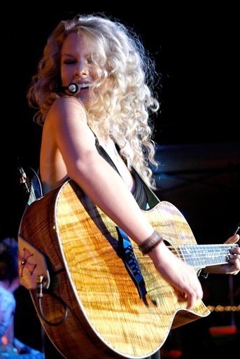 Taylor Swift — @ Grizzly Rose, DenverCo — photo 10