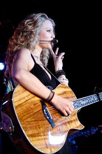 Taylor Swift — @ Grizzly Rose, DenverCo — photo 14