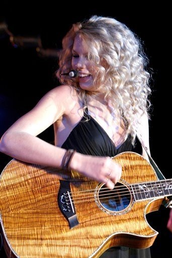 Taylor Swift — @ Grizzly Rose, DenverCo — photo 17