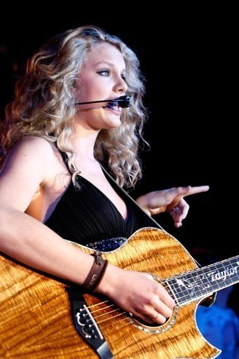 Taylor Swift — @ Grizzly Rose, DenverCo — photo 20