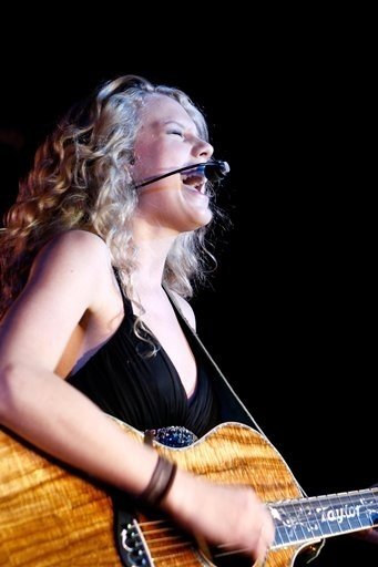 Taylor Swift — @ Grizzly Rose, DenverCo — photo 21