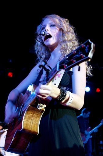 Taylor Swift — @ Grizzly Rose, DenverCo — photo 22