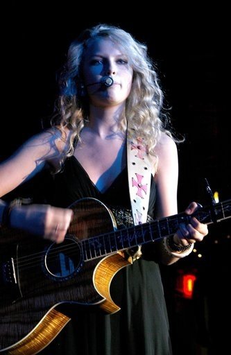 Taylor Swift — @ Grizzly Rose, DenverCo — photo 24