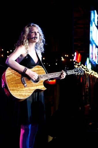 Taylor Swift — @ Grizzly Rose, DenverCo — photo 25